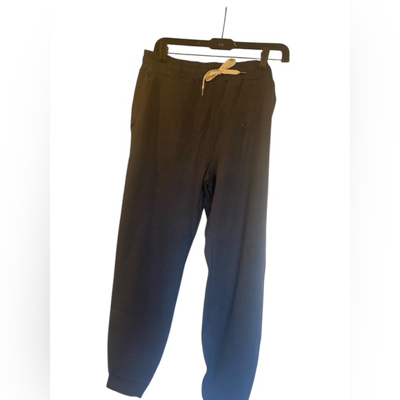 NWT Vuori performance joggers long Size M - Picture 3 of 5